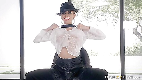 Sexy brunette hair with perfect body and get off