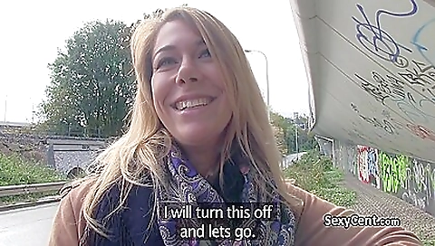 Married girl gets fucked and takes a creampie