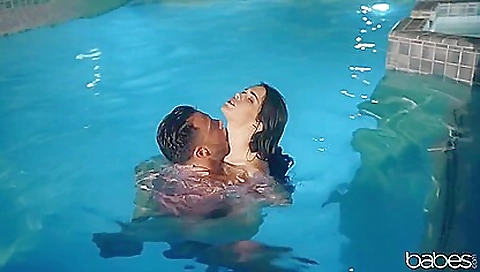 Smoking hot sex with sexy hottie