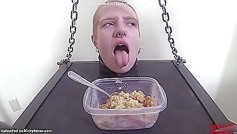 Sexy blonde fucked by dildo and mugur