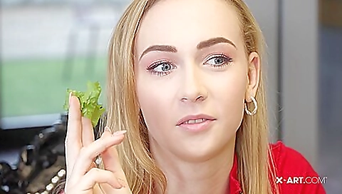 Mady's sexy feetl reliefg burlesque her pussy