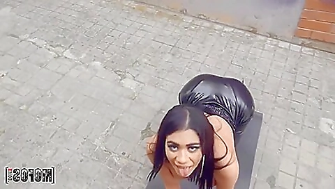 Sexy young chick gets creampie