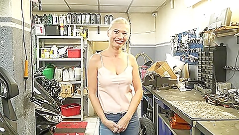 Slutty blonde wife with her husband andidlera