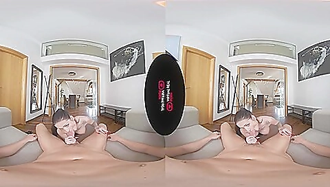 Mature woman fucks like a big dick